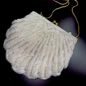 Vintage clamshell beaded bag